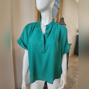 NWT-Ann Taylor Greenl Short-Sleeve Henley Blouse!🦚🦜